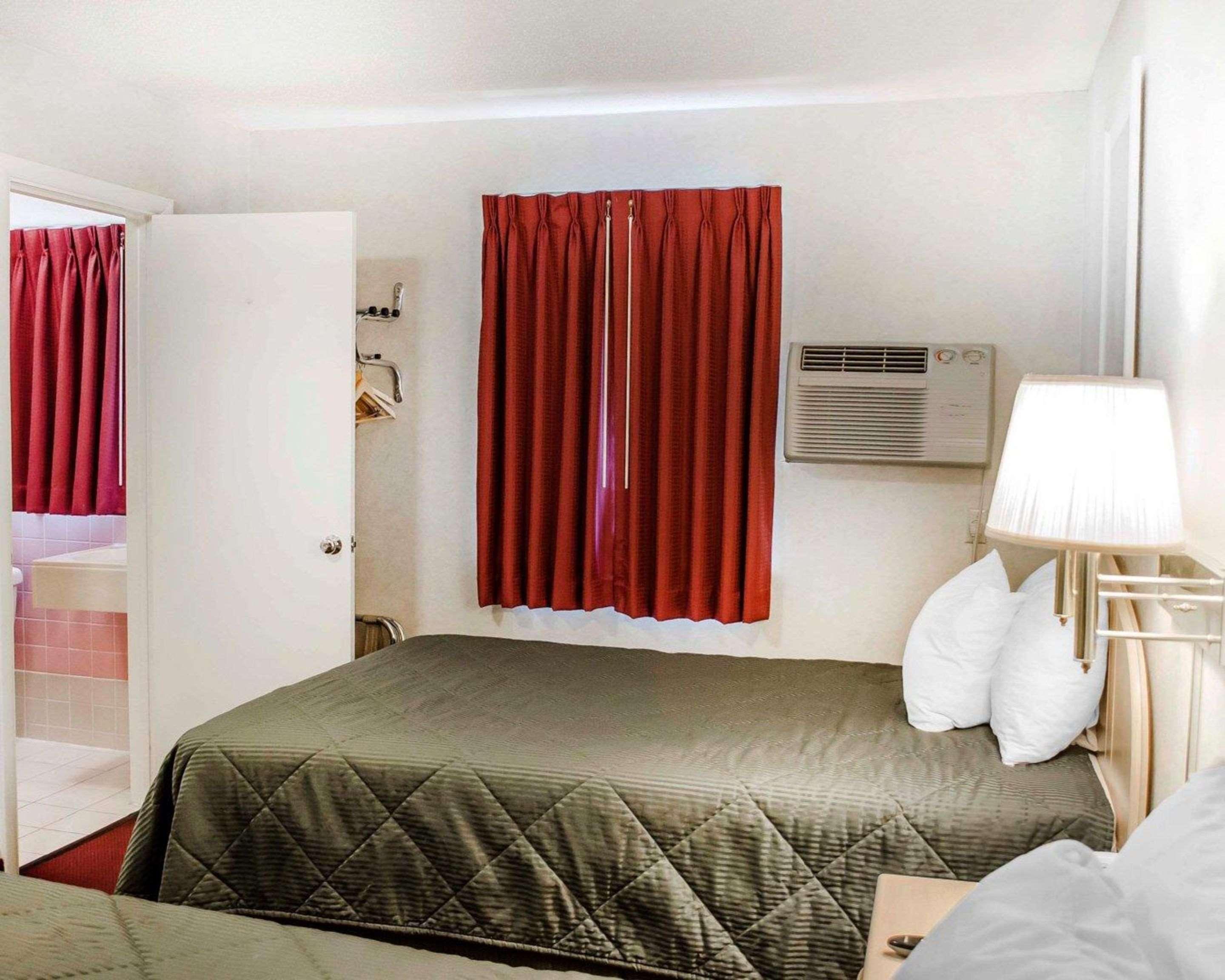 Rodeway Inn Dillsburg Buitenkant foto