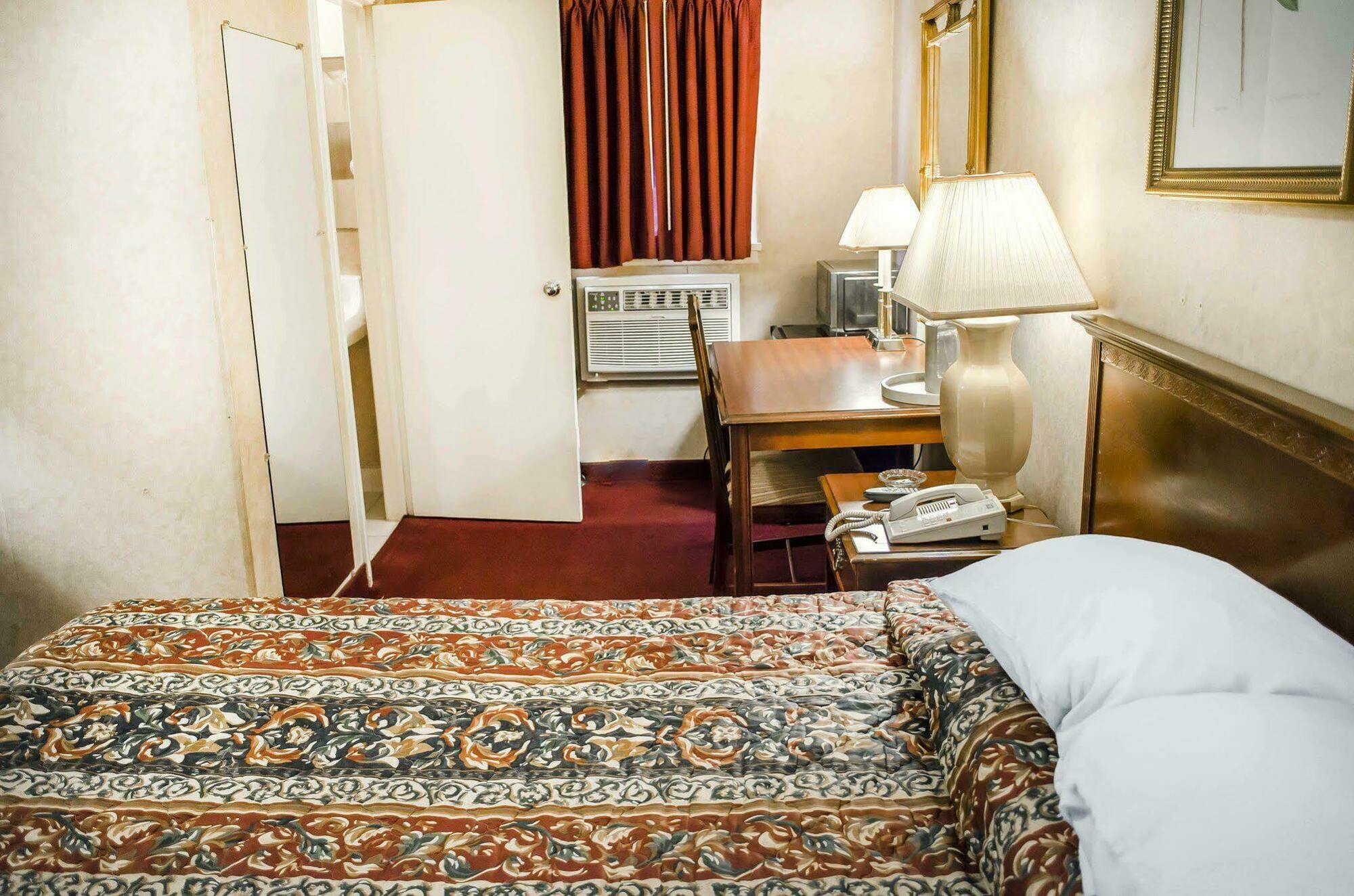 Rodeway Inn Dillsburg Buitenkant foto